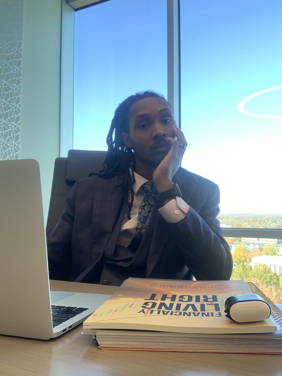 So much can happen in a year !!!!! 

Shame on me for not telling y’all my book is officially on Amazon. 

amazon.com/Financially-Li…