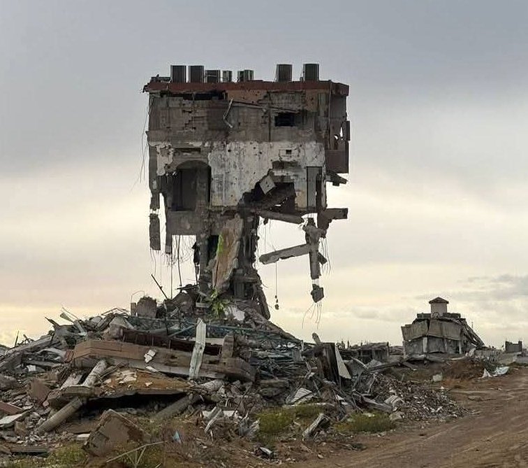 PalPress24's tweet image. This house is just like us..it stands despite the pain