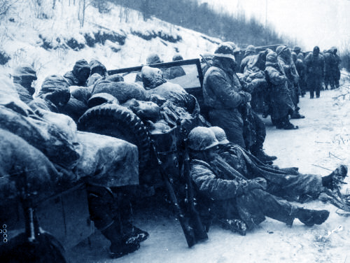 CasusBelliPod's tweet photo. #TalDíaComoHoy (17/11/1950) ❄️ En Corea, la 1st Marine Division inicia movimientos críticos previos a la batalla del Embalse de Chosin. 🥶⚔️ #GuerraDeCorea https://t.co/5jsjb1R1fK
