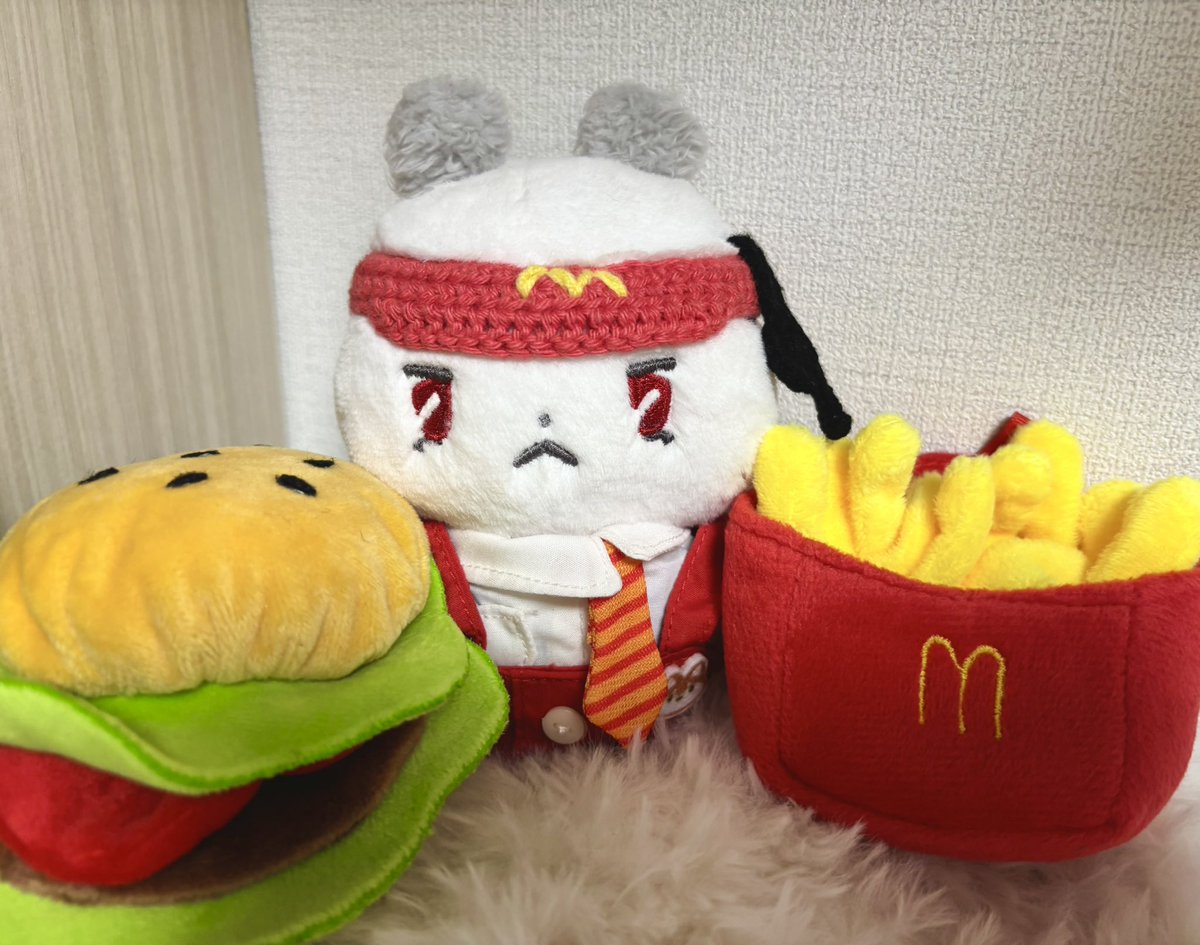 rt감사합니다🙇‍♀️)
제가 포카교환을 하고싶은데 가진거라곤 요세장밖에 없습니다ㅠㅠ제가 콘때 나눔으로 드릴려고 했던 맥날뜨개모자와 교환해주실분이 있을까요(유일한 노동력,,)🥹 첫콘만 가능하고 포카개당 하나씩 드릴수있을것같습니다,,🫶관심있다면 뎸 부탁드려요💗