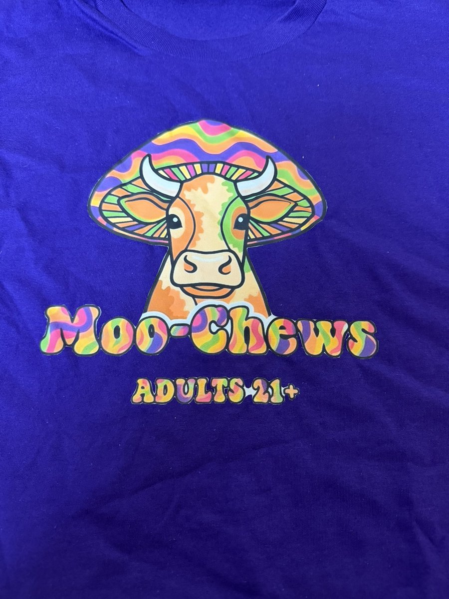 MooChewsCO's tweet image. ⚠️ GIVEAWAY ⚠️ 

Prize includes one of our first T shirts ever made. A number 1/1. There will be many more like this but this was the first prototype

To Enter giveaway 

1: Follow @MooChewsCO 
2: Retweet and tag a friend ! 

Winner announced Friday! 11/21

Good Luck !! 🍀 🍄