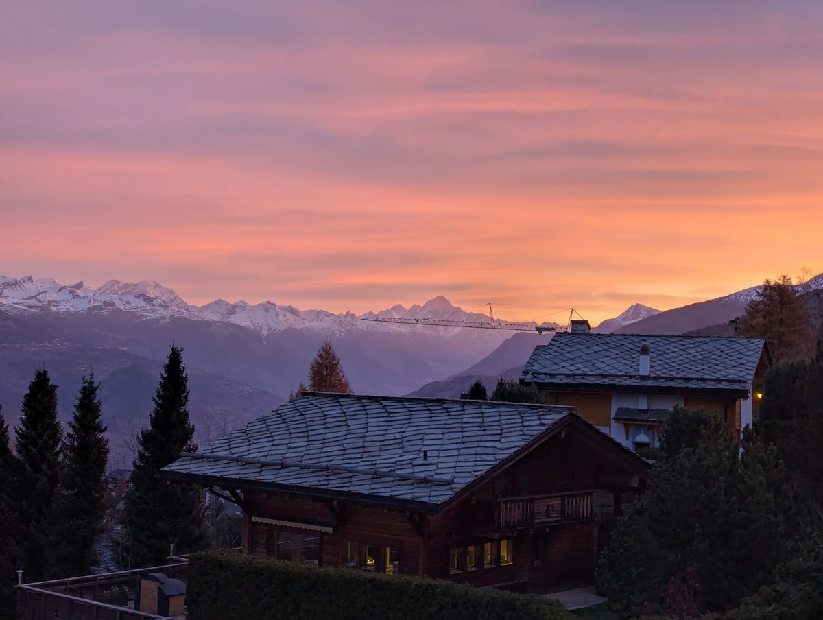 wawwoski1's tweet image. The Alps in autumn 🍂 🍁 
Nature is beautiful 
Reply with a picture or just drop a comment. 🍁🍂⛰️🌄🗻
#TheAlps #FallVibes #pictures #Photography