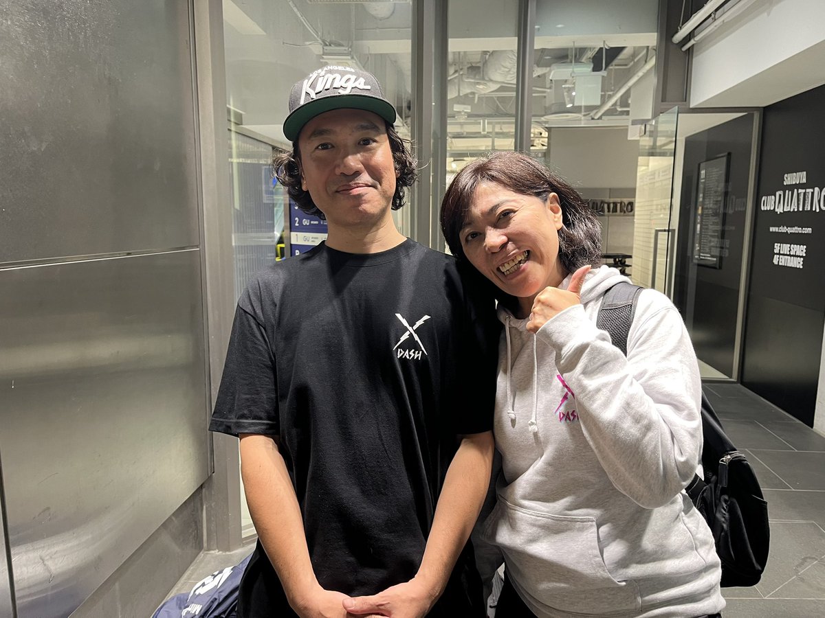 a_foomin's tweet image. X-DASH最高でした。
大阪では号泣って書いてたから同じになると思いきや、楽しさMAX。笑顔で歌いまくってたけど、コントレイルが始まった瞬間、号泣でした。
もうどうしたってB-DASHだよね！
出待ちで最後に駆け込みシェルターリクエストしたら感触良かったですよ。
皆さん乞うご期待😊
#XDASH
#BDASH