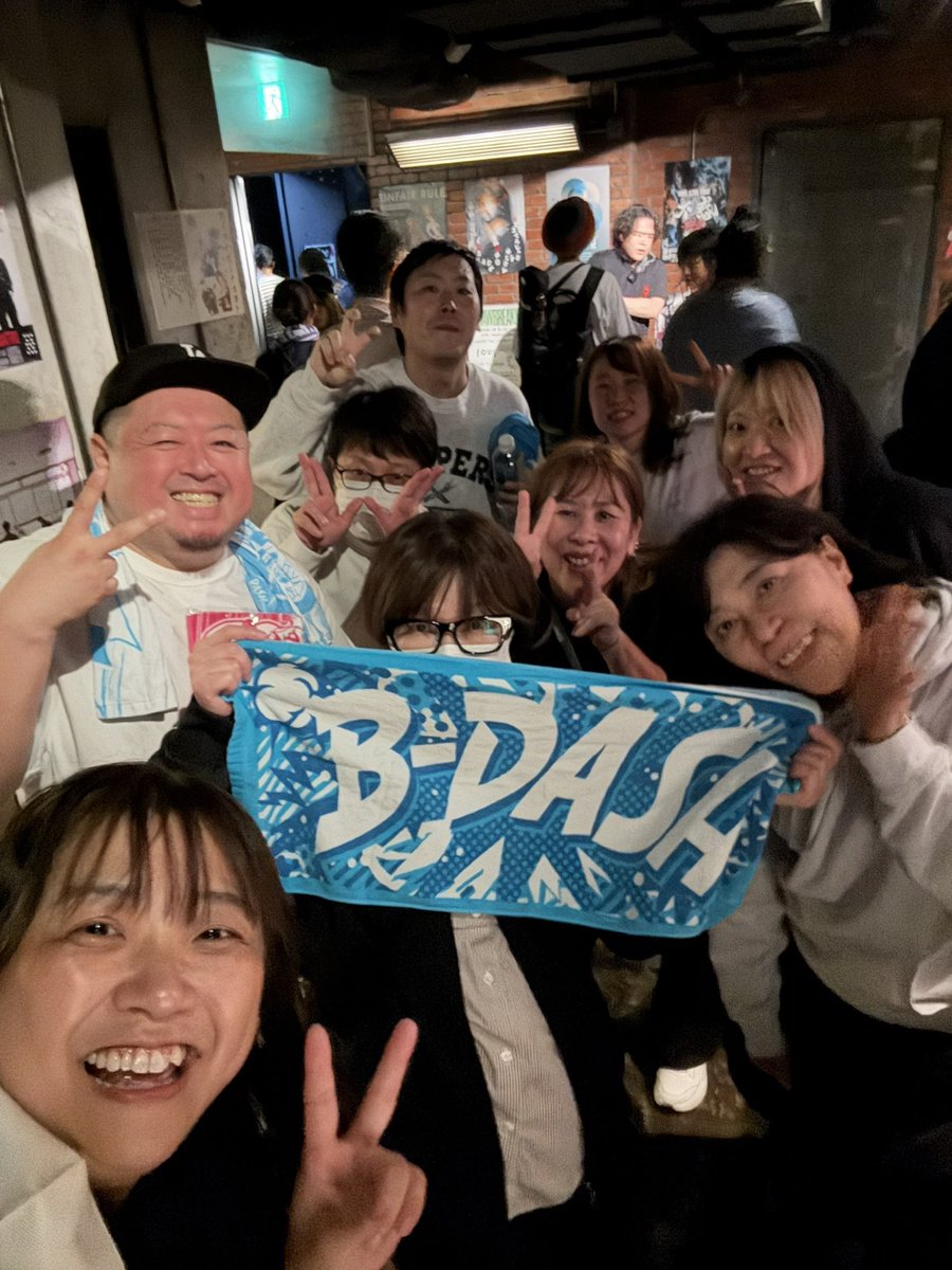 a_foomin's tweet image. X-DASH最高でした。
大阪では号泣って書いてたから同じになると思いきや、楽しさMAX。笑顔で歌いまくってたけど、コントレイルが始まった瞬間、号泣でした。
もうどうしたってB-DASHだよね！
出待ちで最後に駆け込みシェルターリクエストしたら感触良かったですよ。
皆さん乞うご期待😊
#XDASH
#BDASH