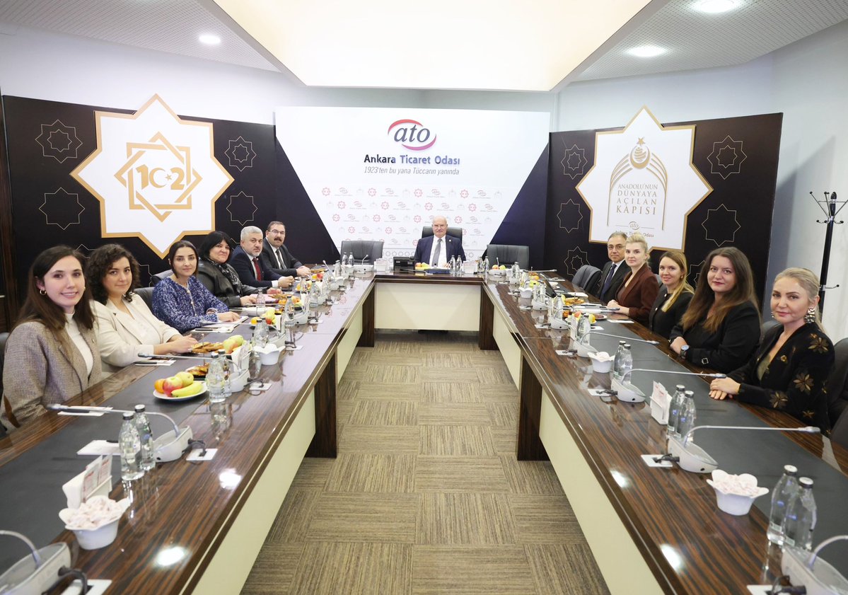 Ankara Ticaret Odası Haftalık Ekonomik İstişare Toplantısı, Yönetim Kurulu Başkanı <a href="/GurselBaran/">Gürsel Baran</a>, başkanlığında gerçekleştirildi. Toplantıya, ATO Genel Sekreter Yardımcıları İbrahim Tırpancı ve Abdurrahman Karabudak, Ekonomi Danışmanı İsmet Gergerli ve birim yöneticileri katıldı.