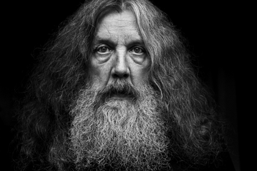ProfesorJonk's tweet image. "Hay dos mundos en los que vivimos: un mundo material, limitado por las leyes de la física, y el mundo dentro de nuestra mente, que es igual de importante".
Alan Moore.
Uno de los más grandes autores de nuestra historia reciente.
🎂
#AlanMoore #comic #guion #literatura