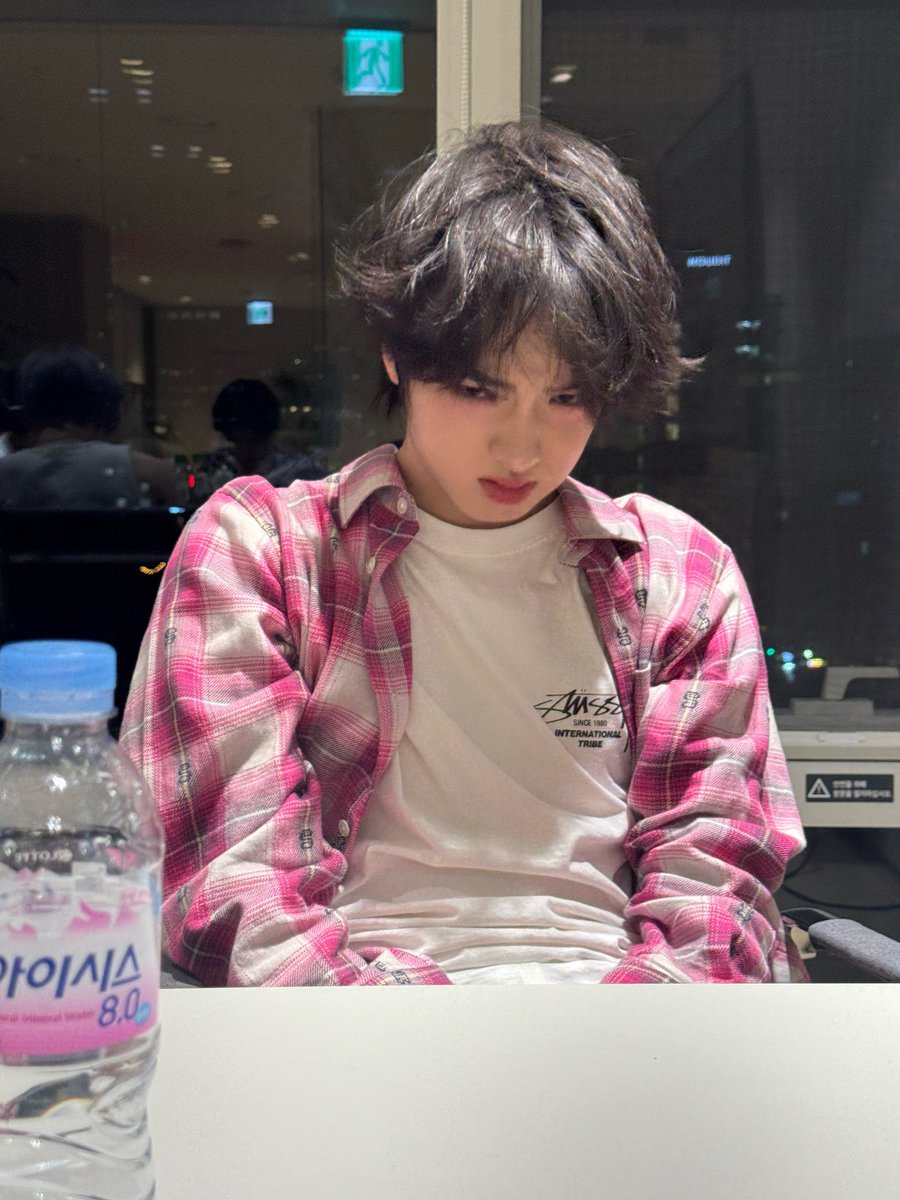 📸
시온                                        리쿠
우시                                        대영

사진마다 사쿠 느낌 다 다른거봐
각각 형들이 막내의 어떤 모습을 사랑스러워하는지 아주 잘 알겠음ㅜㅜㅜㅜㅜㅜㅠ