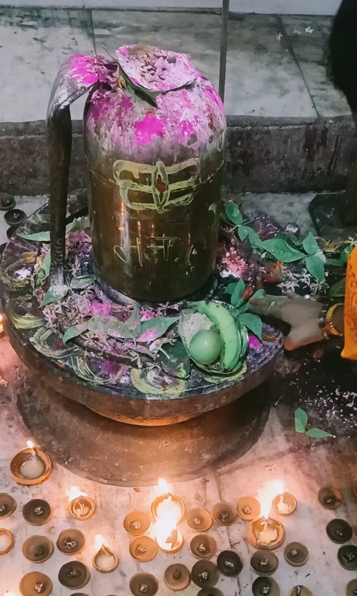 singh_ap_'s tweet image. खुद को इतना मजबूत रखो कि गलत का विरोध और सही का समर्थन कर सकों!!
ईश्वर हमे सही मार्ग पर चलने का एक हौसला दे..सत्य को स्वीकार करने एवं सत्य बोलने की हिम्मत कर सके,
जाने अनजाने कभी किसी का ह्रदय दुखे तो उसका एहसास तुरंत हो ताकि ईश्वर के समक्ष खुद से नजर मिला सकूं!!
#प्रार्थना