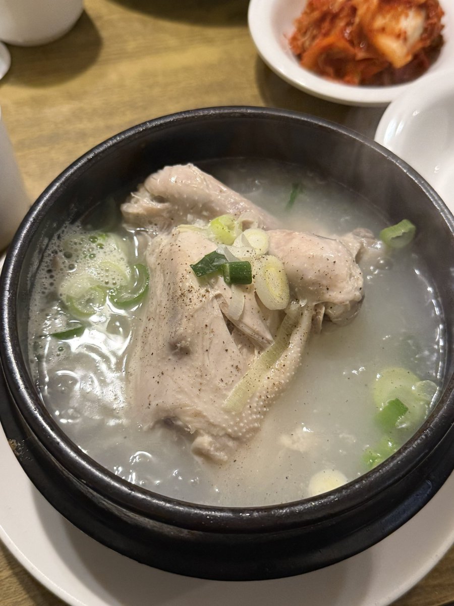 gettingbetter_b's tweet image. 251117
아침. 말차라떼
팀점. 삼계탕
간식. 라떼
저녁. 남편이 사다준 퀘사디아는 왜때문에 너무 매워서 몇 조각 먹다 말고.. 일하다보니 배고파져서 건면 먹음… 😭 망했따……