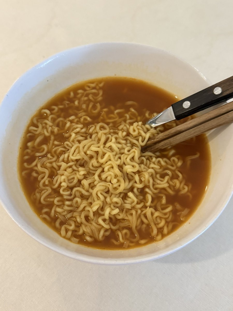 gettingbetter_b's tweet image. 251117
아침. 말차라떼
팀점. 삼계탕
간식. 라떼
저녁. 남편이 사다준 퀘사디아는 왜때문에 너무 매워서 몇 조각 먹다 말고.. 일하다보니 배고파져서 건면 먹음… 😭 망했따……