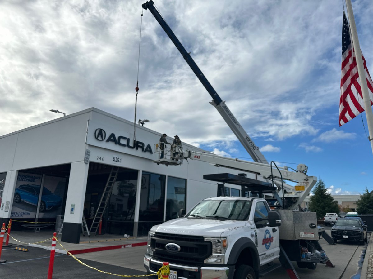 It's always a "Good Sign" when you see this going up!

Capitol Acura's new image remodel is coming along nicely; stay tuned for interior pictures!