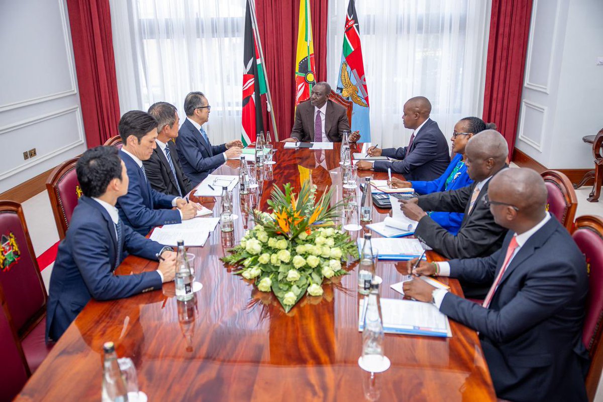 WilliamsRuto's tweet image. Kenya&apos;s journey to first world status will become a reality as we implement our bold and progressive plan for scaling up our manufacturing and industrialisation capacity, increasing exports of finished products, and harnessing job creation interventions and strategic direct…