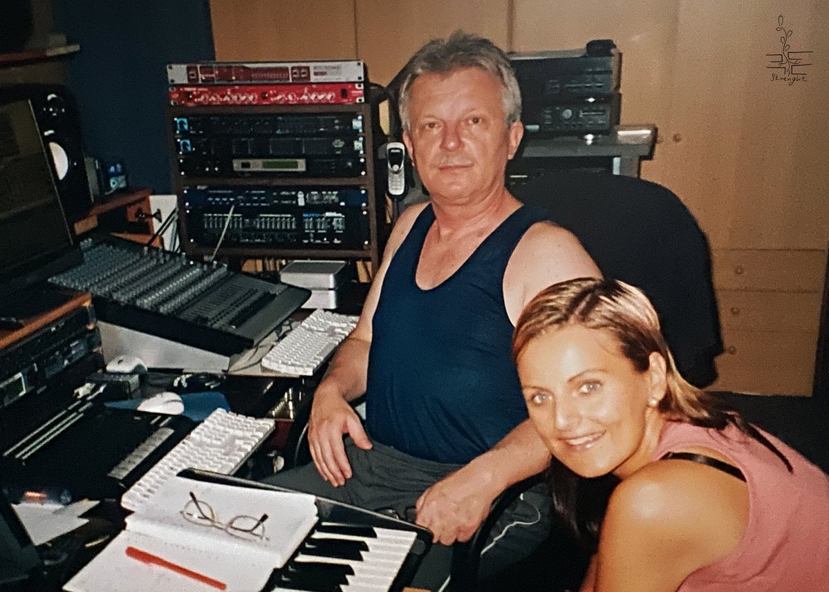 OlivieZizkova's tweet image. #oliviezizkova #memory #singer #model #Actress