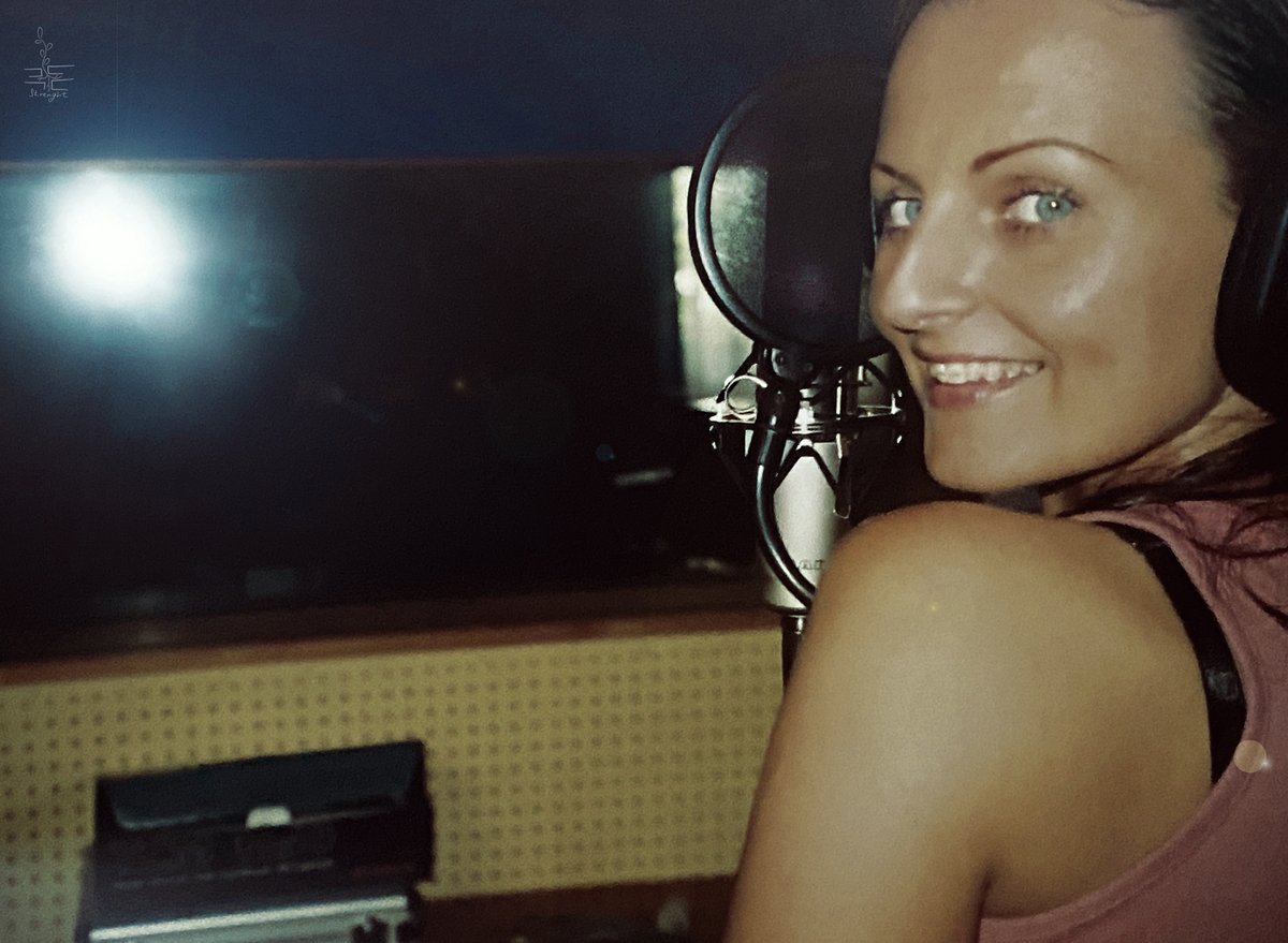 OlivieZizkova's tweet image. #oliviezizkova #memory #singer #model #Actress