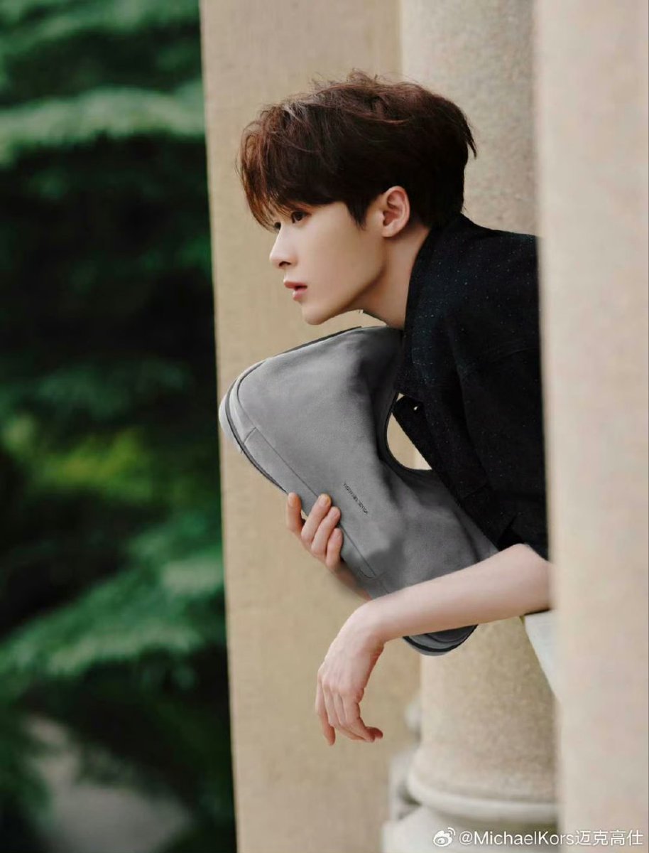 YongyeeVerse's tweet image. Lazy day yet still chic and cool kind of vibe 💛

#TanJianci
#Michaelkors