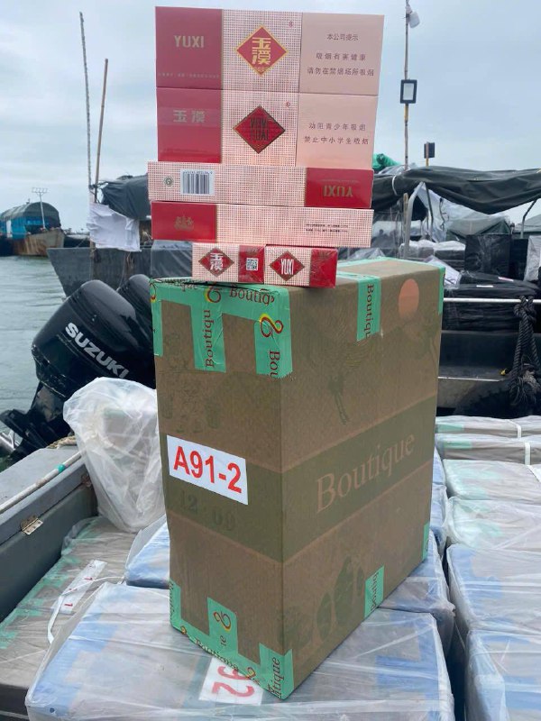 DdHeheda778's tweet photo. 大量招背包客，个人走私送货！ 拿货的时候先预付一半的钱！！出境拿货，走私香烟奢侈品，黄金，送一趟20万人民币，可以U，可以现金！    自己的内部线路，拿货与送货之前都会先去探路，以确保安全，风险不高！  欢迎中介团队参与，中介费3000U https://t.co/bs9c8Grtqb