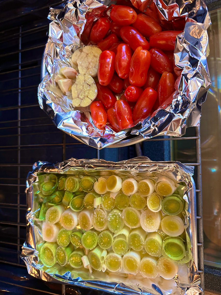 _sen_sharmila's tweet image. Process picture for a soup I am going to make while finishing prep for Fall 2026 marketing launch. 

#BehindTheScenes #TrusttheProcess