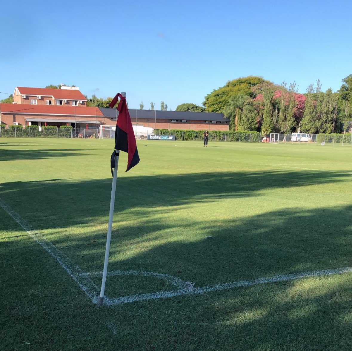 ❌ #Colón puso en duda la presencia de la Pre Novena de AFA en el Torneo Internacional Hermes Desio que se desarrolla en Corral de Bustos, Córdoba, desde el 2 al 6 de diciembre. 

🫣El club participa de dicho evento hace 15 años de manera ininterrumpida. Hay padres muy enojados