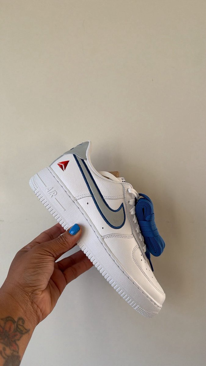 Dali_j_'s tweet image. Now boarding Flight DL203