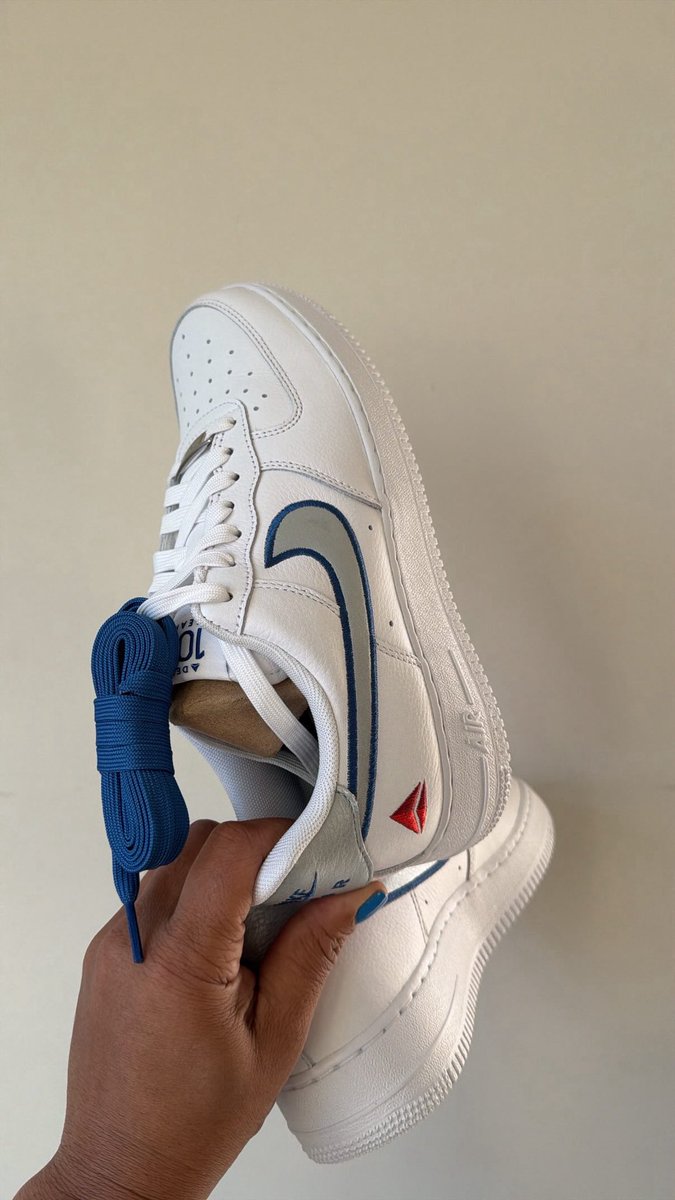 Dali_j_'s tweet image. Now boarding Flight DL203