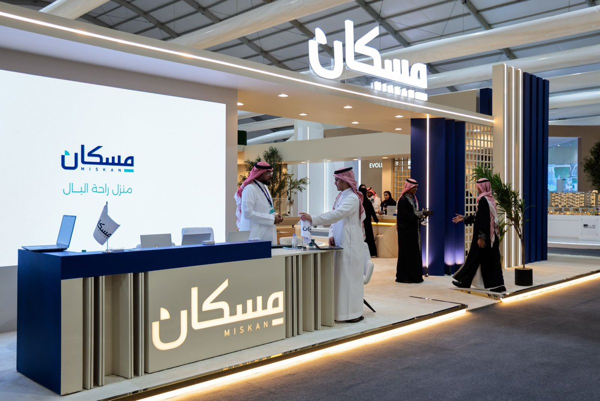 Labeebhubb's tweet image. وسط مشاركات #سيتي_سكيب، قدمت شركة مسكان @miskan_co- احدى شركات الفنار, حضورًا لافتًا يعتمد على لغة أرقام واضحة:
خصم 100 ألف، استرداد 50 ألف، سحب على بيجو 3008، وعرض تركيب نظام سمارت هوم مجانًا… مع ضمانات تمتد لربع قرن.

إضافة إلى ذلك، تطرح مسكان فللًا مختارة بأسعار تبدأ من 611…