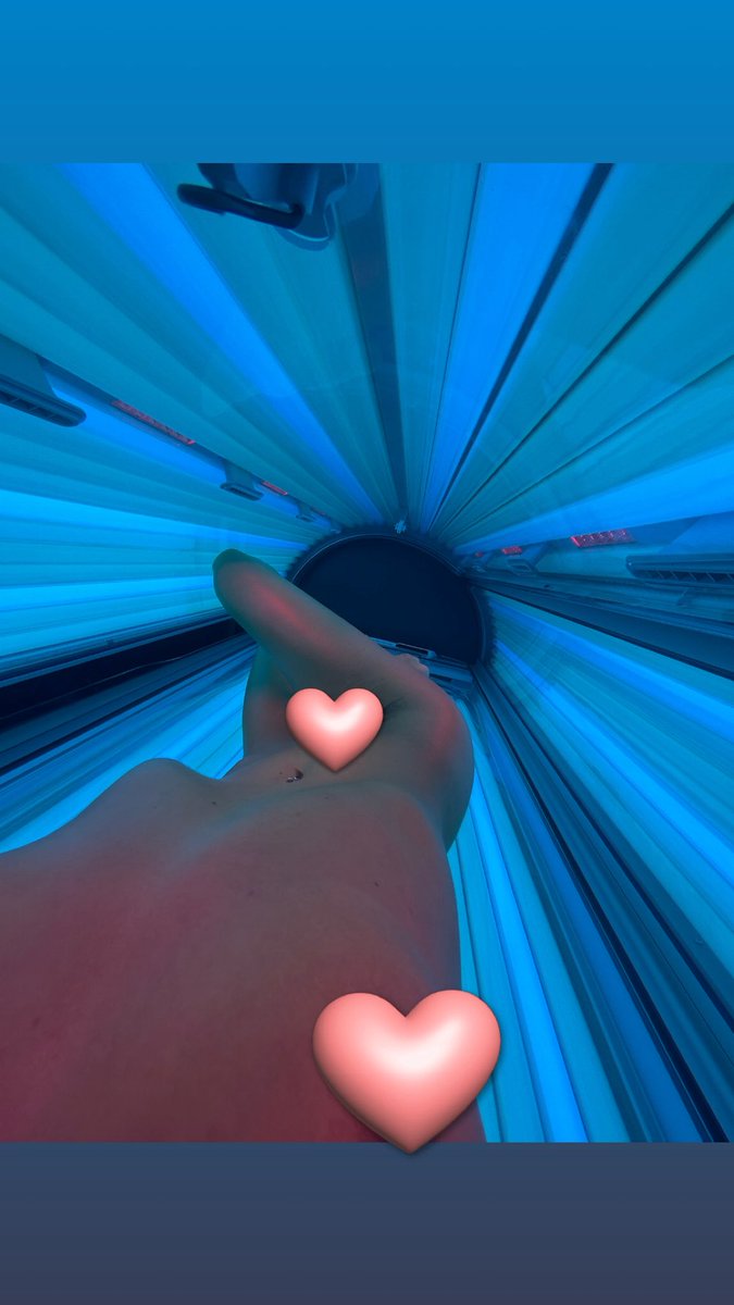 Still love doing customs in the sunbeds💦
Who wants a peak? Head to my OF🤤