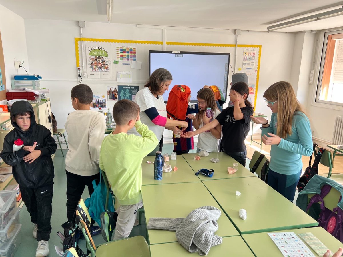En el marc del Sal Cardonensis Project, hem tornat a l'@escola_patrocini amb el taller geològic "De la mar salada a la muntanya de sal". Gràcies per confiar en nosaltres per conèixer bé la sal de Cardona. <a href="/juditponsriu/">judit pons</a>