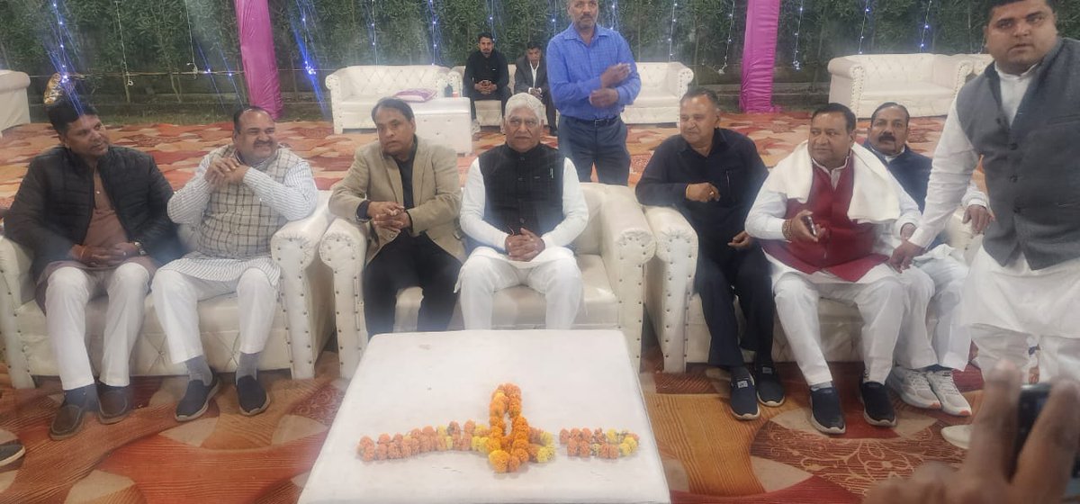 MlcSuresh's tweet image. आज सहारनपुर, ननौता में माननीय पूर्व मंत्री श्री उदयवीर कश्यप जी की भतीजी के शुभ विवाह समारोह में शामिल हुआ।  परिवार के सभी सदस्यों के स्नेह और आतिथ्य ने मन को अभिभूत कर दिया। नवविवाहित दंपत्ति को हार्दिक शुभकामनाएँ।
#sureshkashyap