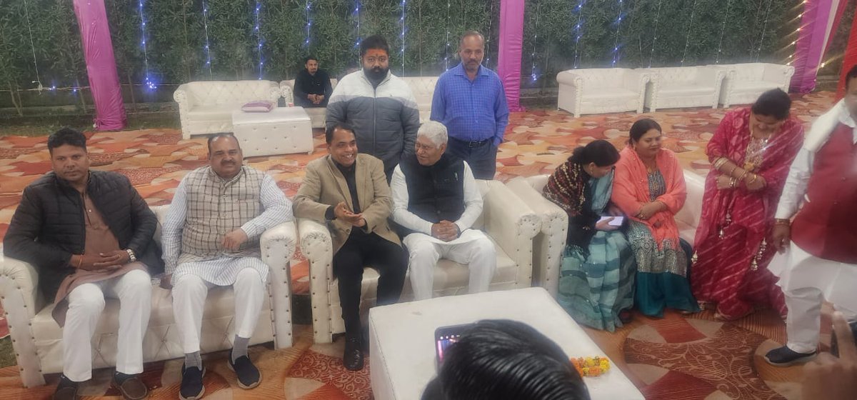 MlcSuresh's tweet image. आज सहारनपुर, ननौता में माननीय पूर्व मंत्री श्री उदयवीर कश्यप जी की भतीजी के शुभ विवाह समारोह में शामिल हुआ।  परिवार के सभी सदस्यों के स्नेह और आतिथ्य ने मन को अभिभूत कर दिया। नवविवाहित दंपत्ति को हार्दिक शुभकामनाएँ।
#sureshkashyap