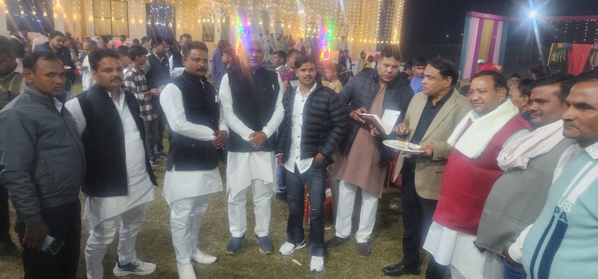 MlcSuresh's tweet image. आज सहारनपुर, ननौता में माननीय पूर्व मंत्री श्री उदयवीर कश्यप जी की भतीजी के शुभ विवाह समारोह में शामिल हुआ।  परिवार के सभी सदस्यों के स्नेह और आतिथ्य ने मन को अभिभूत कर दिया। नवविवाहित दंपत्ति को हार्दिक शुभकामनाएँ।
#sureshkashyap