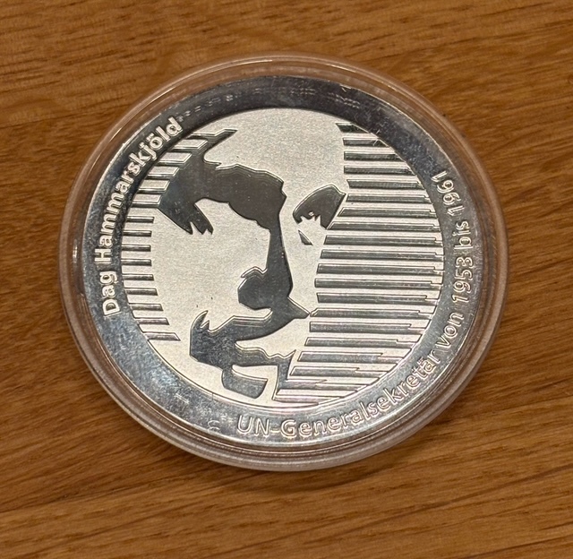 Deeply moved and honored to have been awarded the #DagHammarskjöld Honorary Medal of the <a href="/DGVN/">DIEGO GIOVANNY</a> together with <a href="/karinlandgren/">Karin Landgren</a>  . Thank you for  <a href="/borismijatovic/">Boris Mijatovic</a>  for your kind words