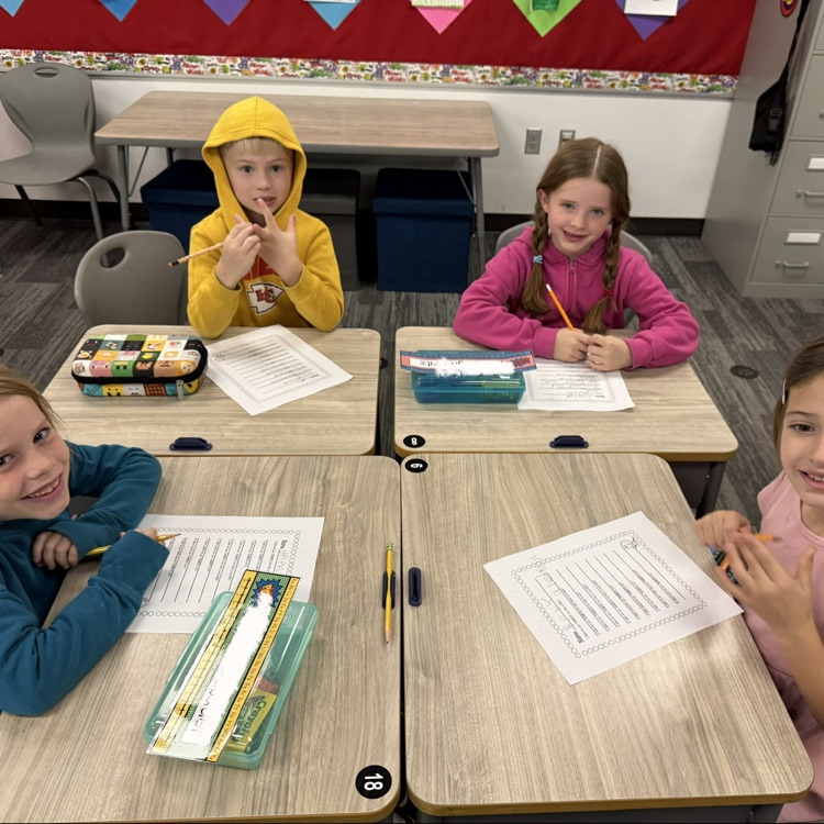 FallingWaters06's tweet image. This morning we started our day with Guardian Groups. These mixed grade-level groups focused on Gratitude. We thought about how to show gratitude in different situations and made some gratitude lists.