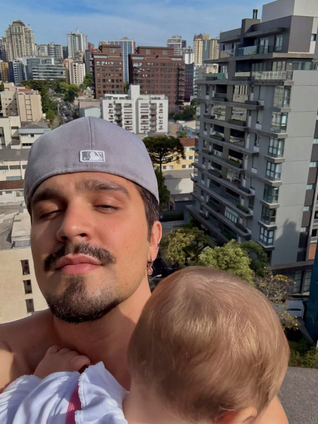 yourselfluanr's tweet photo. registros da família em solo curitibano 💖 https://t.co/Bg7WU85guG