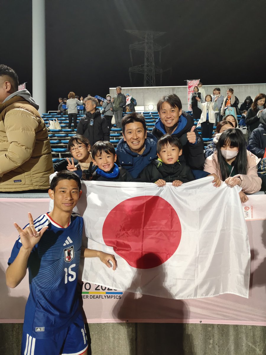 kaitori22's tweet photo. ★番外編★🇯🇵⚽【デフリンピック・デフサッカー応援！】⚽🇯🇵
福島までデフサッカー日本代表の応援に行ってきました！
念願の仲井健人選手にも直接お会いできて感動…✨試合はなんと 7-0で勝利、メキシコ代表の選手たちが、笑顔でこちら側へ歩み寄り丁寧にあいさつしてくれた姿…。#デフサッカー https://t.co/eXFUr1Zswv