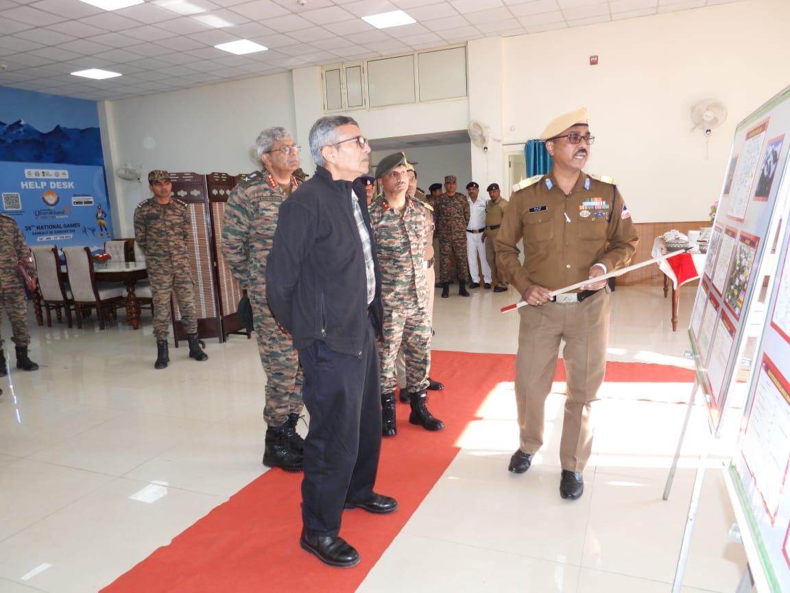 prodefencejammu's tweet image. Defence Secretary Shri Rajesh Kumar Singh visited forward locations in the Central Sector from 15–17 Nov 2025, reviewing key operational matters at Pithoragarh and assessing critical border infrastructure at Navidang with Battalion Commanders, @BROindia officials &amp;amp; the DGBR. The…