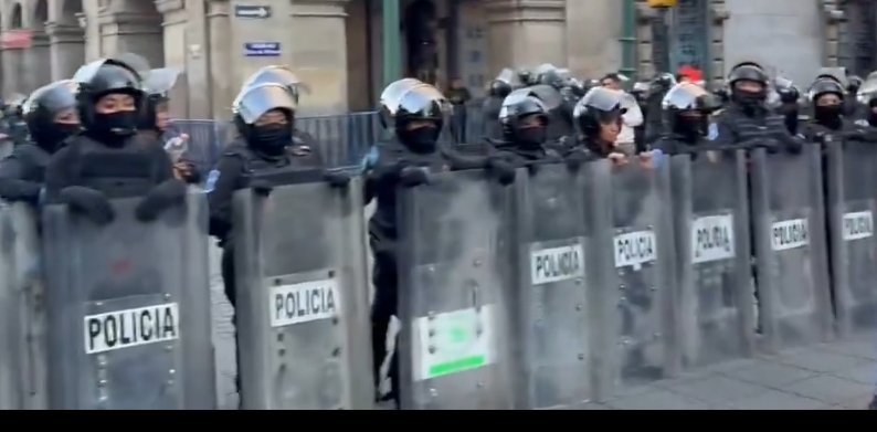 JorgeGo19787664's tweet photo. @catrina_nortena Esos si son policías de la marcha. Por eso les dicen chayoteros. https://t.co/3iJVe78nvJ