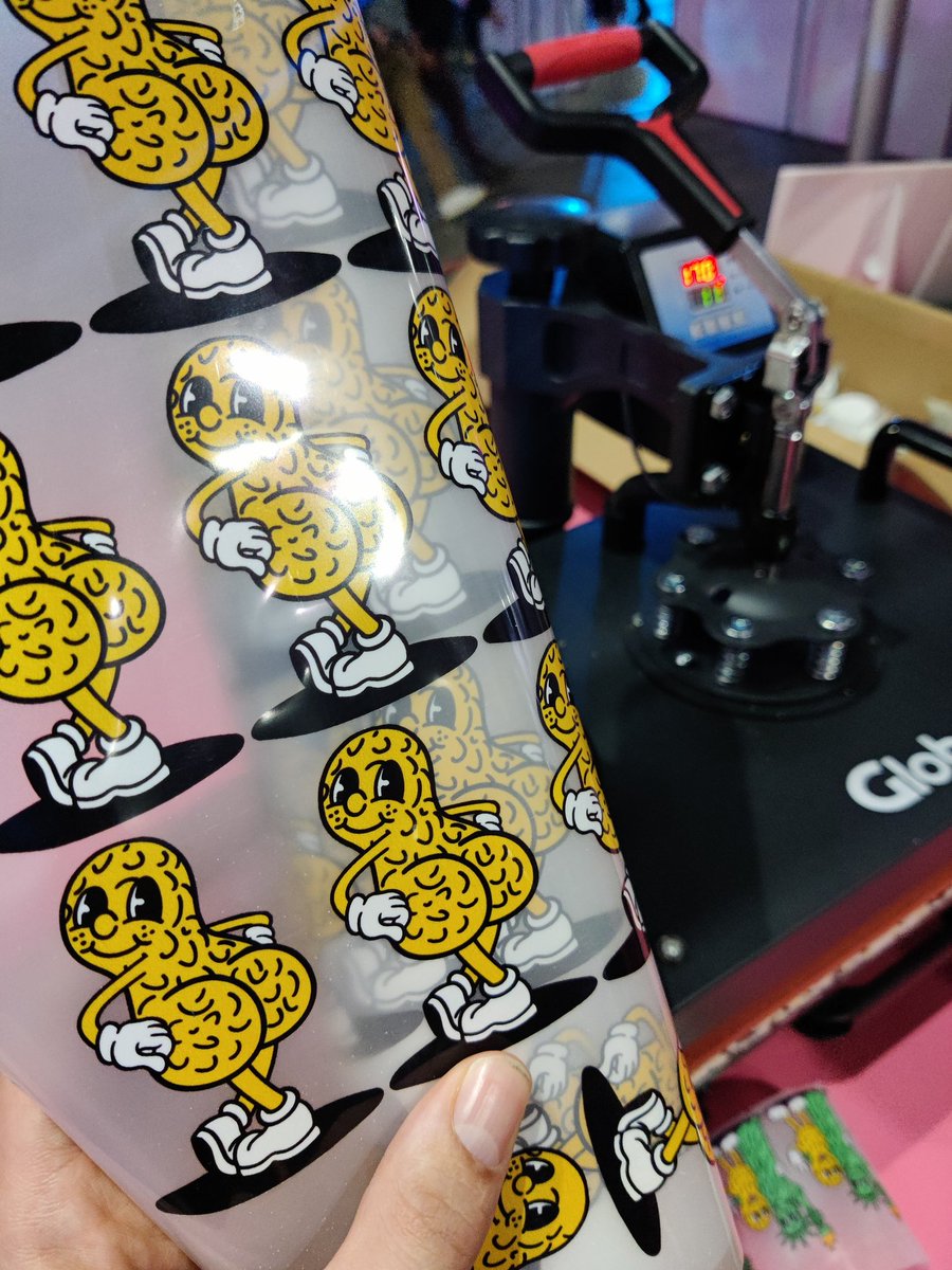 uwwgo's tweet image. These guys have been so in demand

Come to our booth and get your t-shirts customized before phat peanut runs out 👀