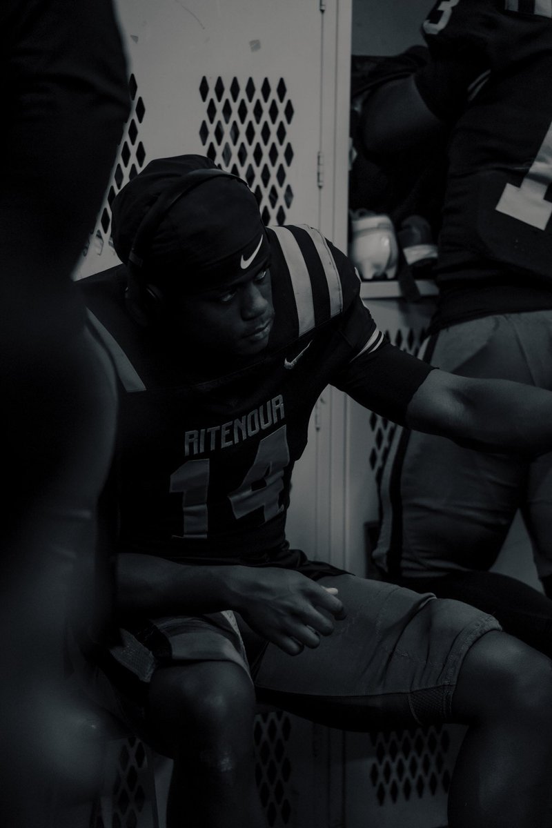 14Laron's tweet photo. Senior season highlights thank you coaches and players for the great season 

https://t.co/u4vLveCt2t 
@JPRockMO @RitenourFball @AllenTrieu 
10td 
632ys
44 catches https://t.co/kmAmkGO8gk