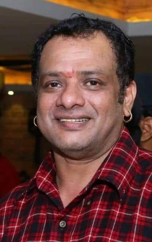 kayaldevaraj's tweet photo. நவம்பர் 17

🌹 மறைந்த நடிகர் 'விஜயபுரி வீரன்' சி.எல்.ஆனந்தன் மகனும் மற்றும் நடிகரும், ஒளிப்பதிவாளருமான அருண்மொழி வர்மன் பிறந்தநாள்.  இவர் மரணம் அடைந்துவிட்டார். இவரது சகோதரிகள்தான் நடிகைகள் டிஸ்கோ சாந்தி, லலிதகுமாரி. ஆகியோர்.

#ArunmozhiVerman #DiscoShanthi #Lalithakumari https://t.co/fcc6HbTA9T