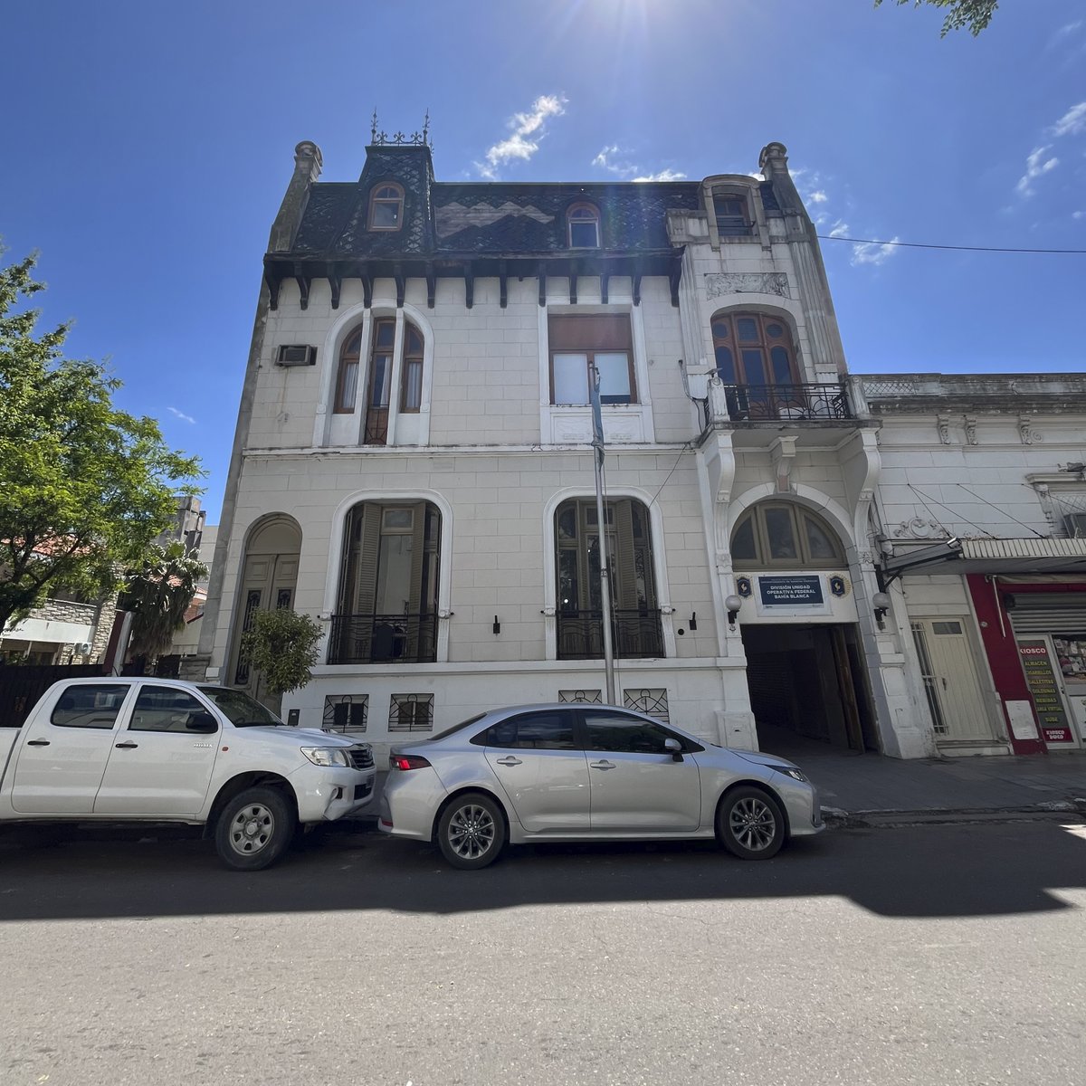 PPNArg's tweet photo. 📍 Buenos Aires | La Delegación Viedma monitoreó la Unidad 4 de Villa Floresta, la sede de la Policía Fed. y las dependencias de Prefectura Naval en Bahía Blanca e Ingeniero White. Inspeccionaron instalaciones, entrevistaron detenidos y se reunieron con las distintas autoridades. https://t.co/RFAXVBnqeL