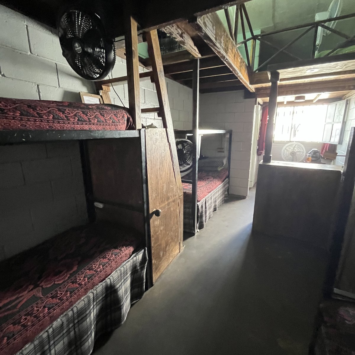 PPNArg's tweet photo. 📍 Buenos Aires | La Delegación Viedma monitoreó la Unidad 4 de Villa Floresta, la sede de la Policía Fed. y las dependencias de Prefectura Naval en Bahía Blanca e Ingeniero White. Inspeccionaron instalaciones, entrevistaron detenidos y se reunieron con las distintas autoridades. https://t.co/RFAXVBnqeL