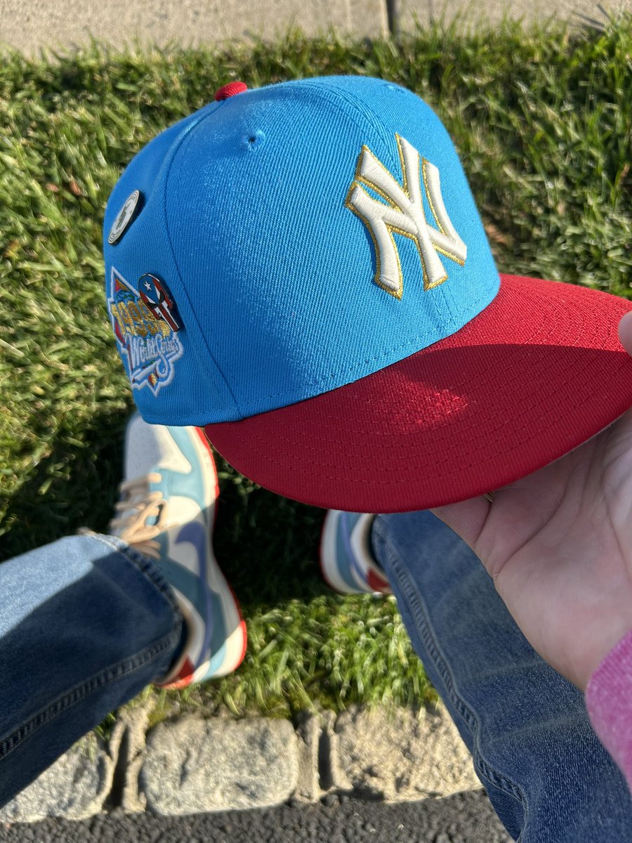 Cmd_Guap1's tweet image. Wish I was in PR 🇵🇷 with these dropping temps in the East Coast but thought I’d just help imagine it with this “La isla del Encanto”themed fitted &amp;amp; NE Flag pin by 
IG: caps.n.curls

FOTD x KOTD
Nueva Yol Yanks x PRM Dunks “Search and Explanation”

#PINdejos @PINdejos1 
#NUMaera