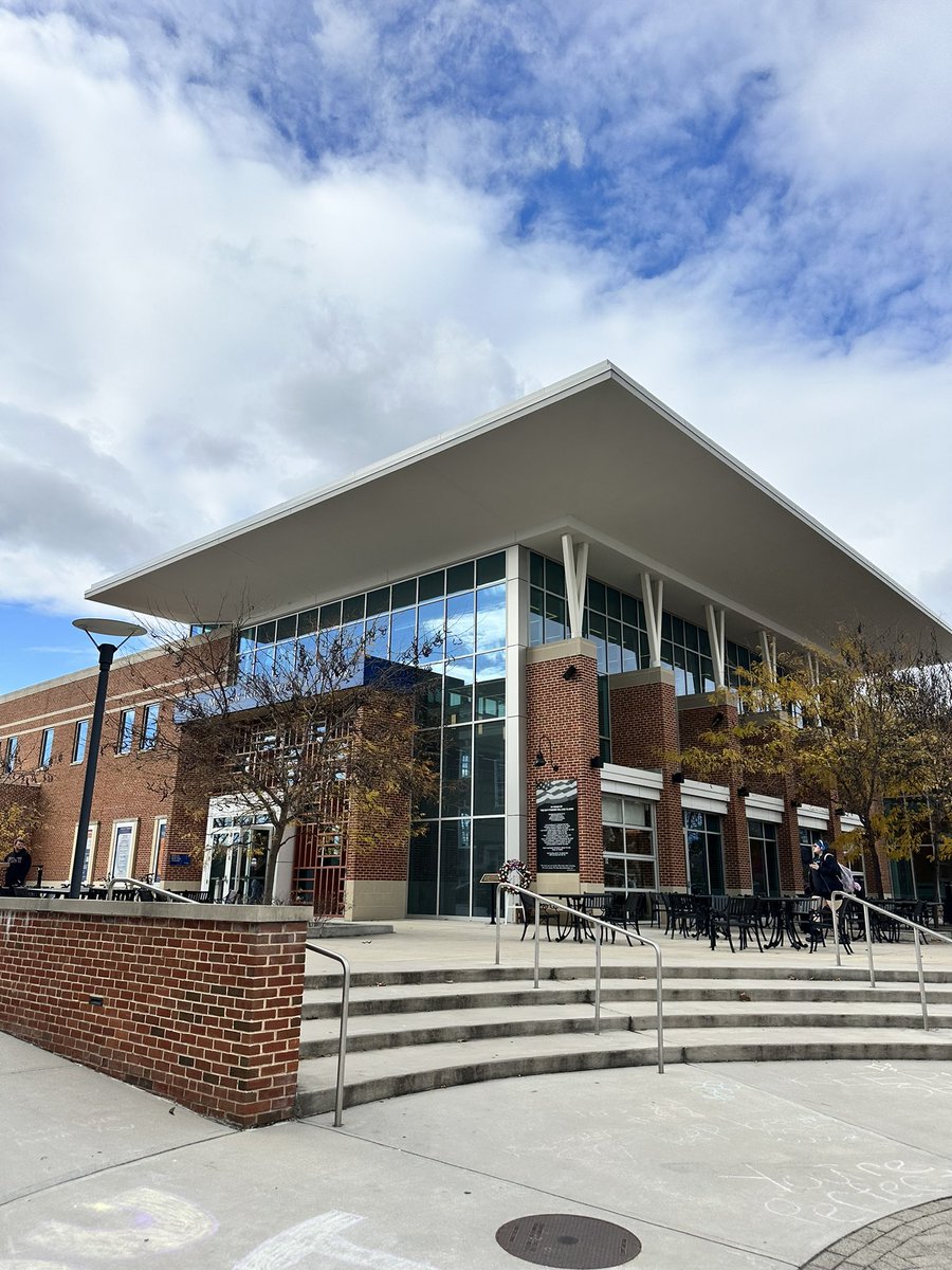 WRACollege's tweet image. Margeaux Nething was in PA last week for a counselor tour at Gettysburg College. 

- Liberal Arts College (2,086 students)

- 5th best dining hall food 

- unique Conservatory music program 

- incredible research opportunities 

@gettysburg #collegeadmission #learnmore
