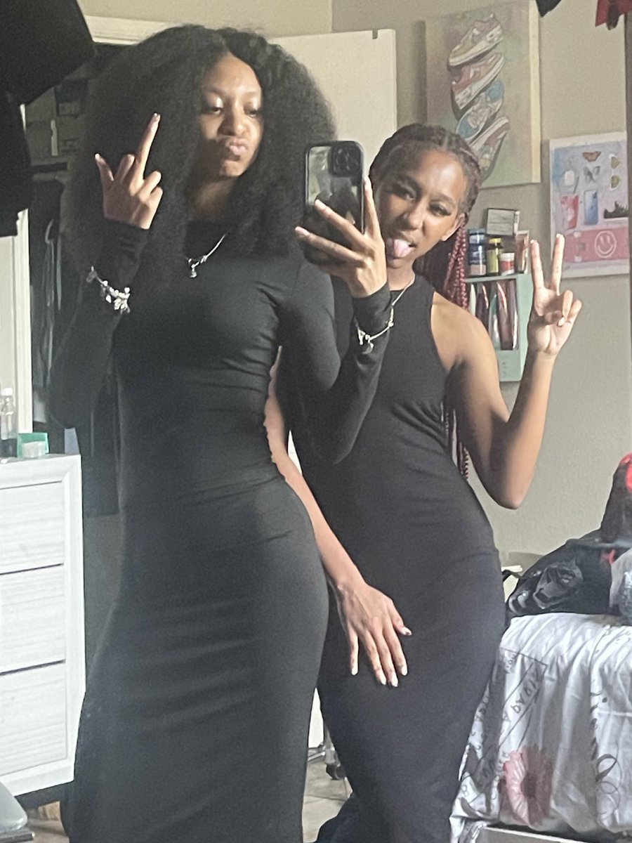 SimsSaveFile's tweet image. I feel like my best poses come from myself