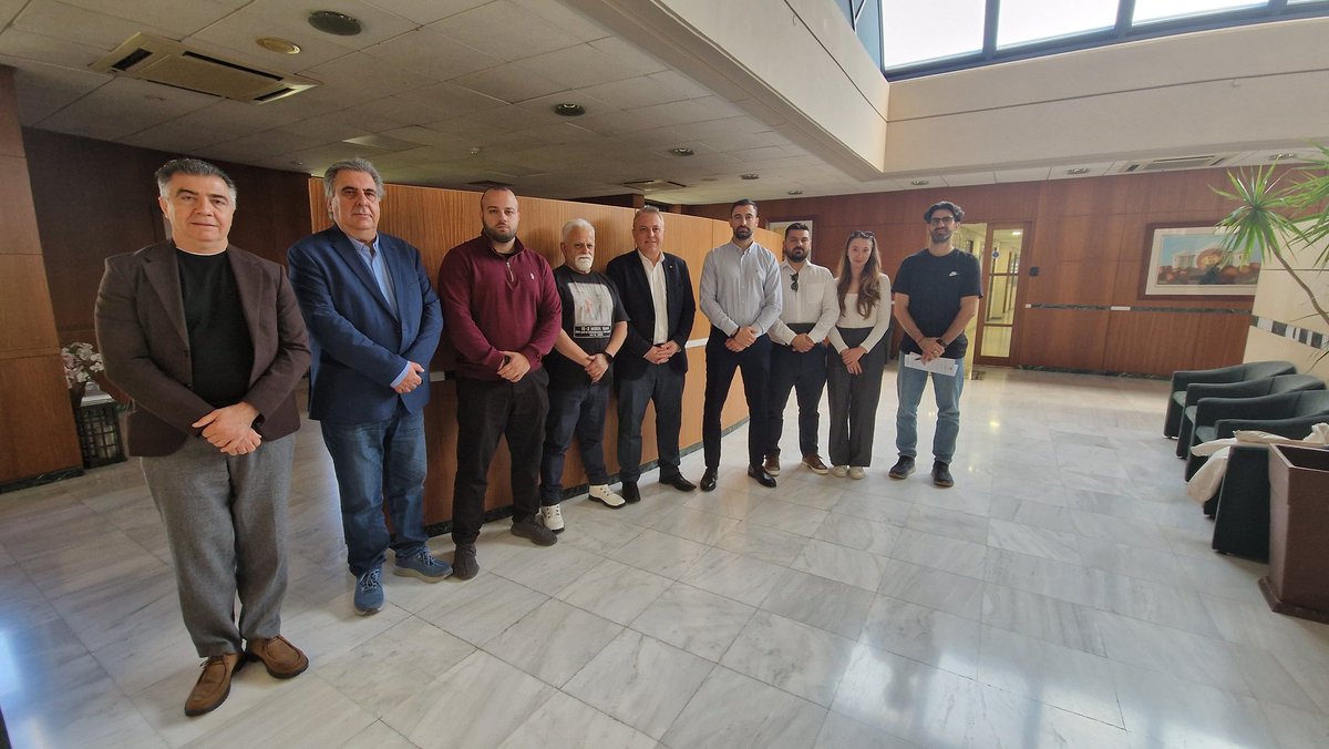 🗣️ Συνάντηση Δημάρχου Στροβόλου με αντιπροσωπεία της ΝΕΟ.ΔΗΠΑ και της Δημοκρατικής Παράταξης

Ο Δήμαρχος Στροβόλου, Σταύρος Σταυρινίδης, πραγματοποίησε συνάντηση με αντιπροσωπεία της νεολαίας της Δημοκρατικής Παράταξης (ΝΕΟ.ΔΗΠΑ) και μέλη του Κόμματος.

Η αντιπροσωπεία της ΔΗΠΑ