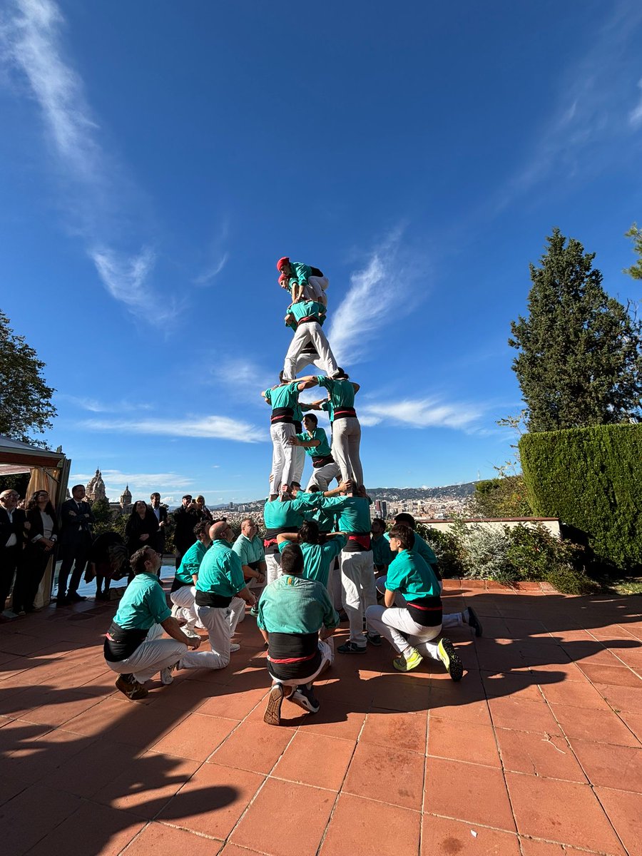 🔵XV Aniversario de la Dieta Mediterránea <a href="/dietamed/">FUNDACIÓN DIETA MEDITERRÁNEA</a>  🌿

El evento se ha centrado en cultura, salud y sostenibilidad:

<a href="/CarlotaPuigvert/">Carlota Puigvert Puigdevall</a>  aportó la vertiente gastronómica 🍽️

Mauricio Martina, Director General Adjunto de la FAO, destacó la sostenibilidad y seguridad alimentaria 🌍