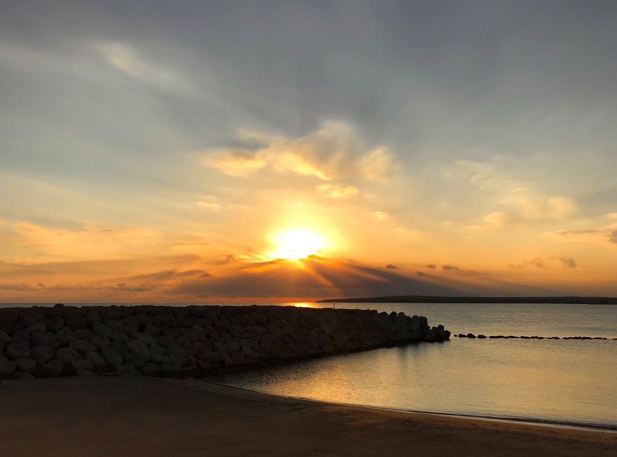 In the soft, fading light of the descending sun, the seascape whispers tales of an enduring spirit, an enchanting song that teaches patience, hope, connection, love, and peace. It’s a quiet knowing that the rhythm of life flows with its own grace, urging you to dance with the