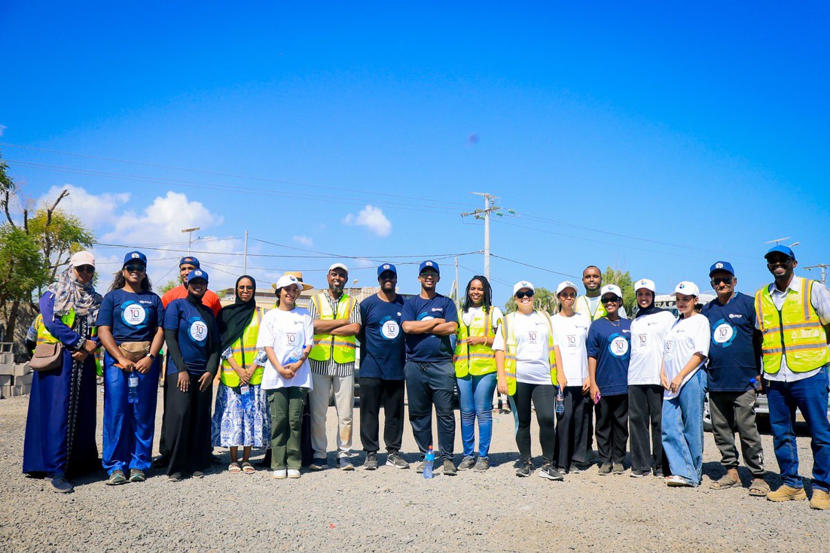 Medoh9FK's tweet image. Actions de plantation et de nettoyage menées par @sos_djibouti pour restaurer nos espaces naturels, comme la facette de l'arrondissement 4 et l'école coranique du Markaz de 🇩🇯