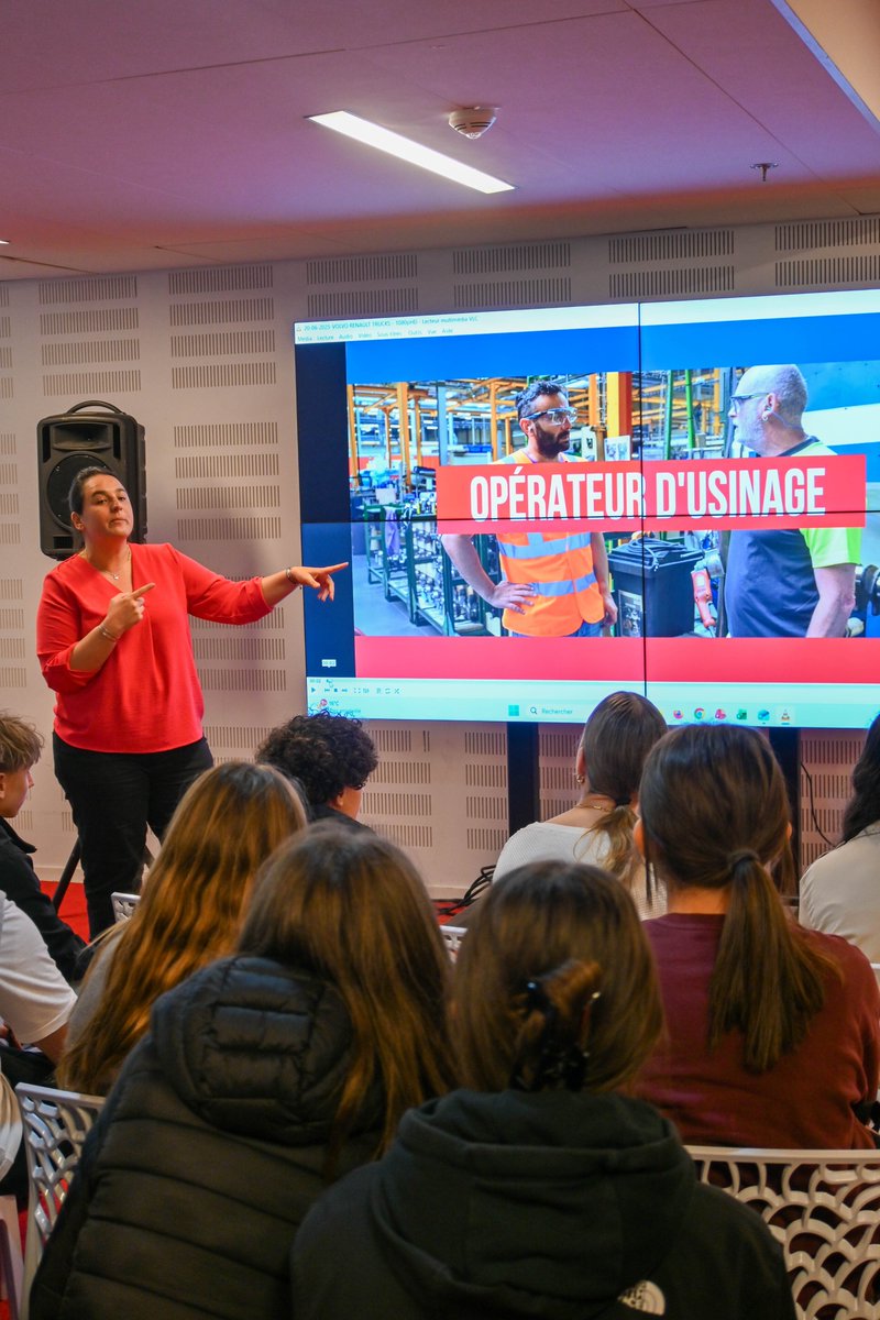 Ouverture de la semaine de l'#industrie avec le forum de l'industrie de Limoges, organisé par l'IUMM.
L'occasion pour près de 400 collégiens de découvrir les formations et les métiers de l'industrie à travers diverses animations : jeux immersifs, simulateurs, réalité virtuelle...