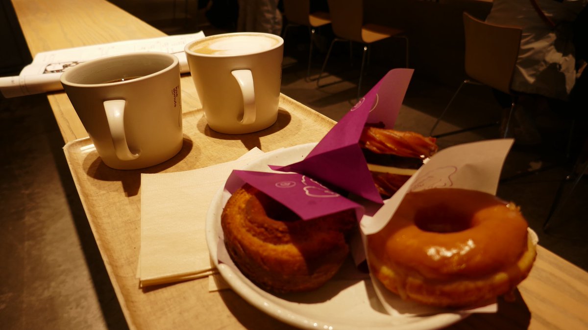 mimulan25's tweet image. 京都のkoe donutsさん。編笠をふんだんに飾り付けた内装が素敵で訪れたんですが、ドーナツが凄く美味しかったです。
ドーナツ好きは是非味わってもらいたい🍩
#えいがさきロケハン小話